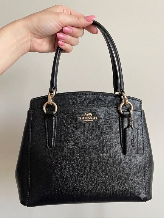 Coach Handbags - Coach Black Leather Shoulder Bag with Gold Hardware